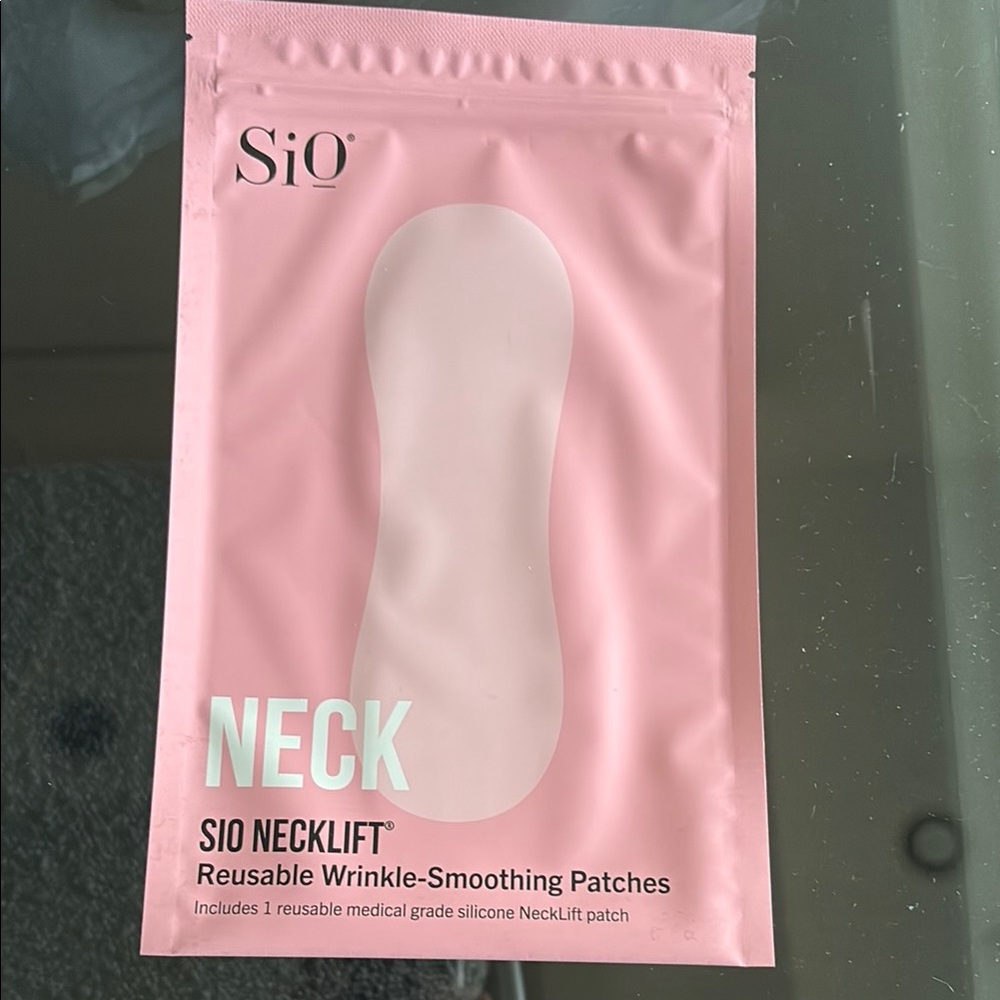 Sio NeckLift Reusable Wrinkle-Smoothing Patches - Pink